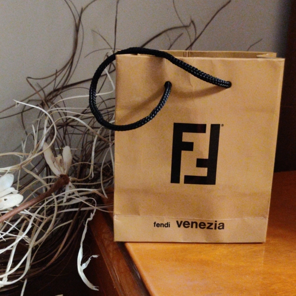 🇨🇦 Authentic Fendi small paper gift bag